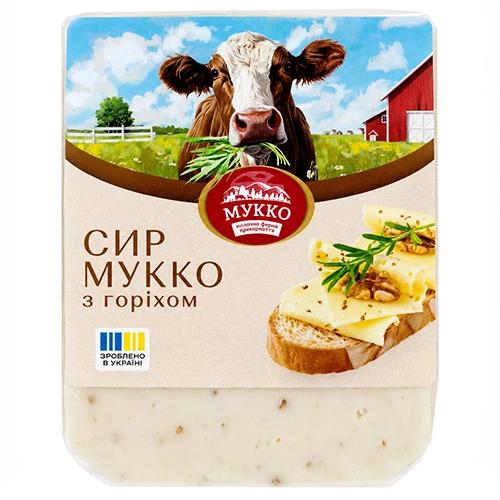 Сир твердий «МУККО З горіхом» 50,2%